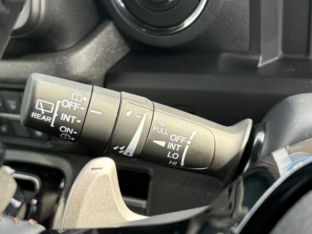 Ｎ－ＢＯＸカスタム ターボ【４ＷＤ】【届出済未使用車】【純正８インチナビ】　【衝突軽減＆レーンアシスト】レーダークルコン　両側電動スライドドア　コーナーセンサー　フルセグ　バックカメラ　Ｂｌｕｅｔｏｏｔｈ再生　シートヒーター　ハーブレザーシート　ＬＥＤオートライト　純正アルミ（35枚目）