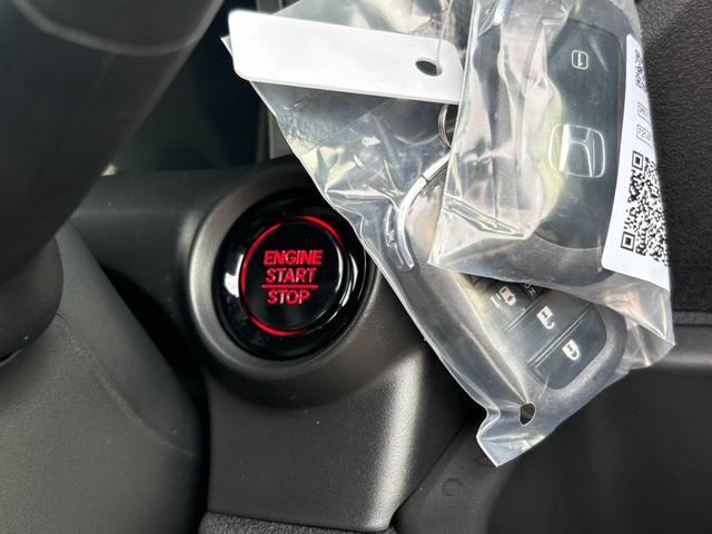 Ｎ－ＢＯＸカスタム ターボ【４ＷＤ】【届出済未使用車】【純正８インチナビ】　【衝突軽減＆レーンアシスト】レーダークルコン　両側電動スライドドア　コーナーセンサー　フルセグ　バックカメラ　Ｂｌｕｅｔｏｏｔｈ再生　シートヒーター　ハーブレザーシート　ＬＥＤオートライト　純正アルミ（40枚目）