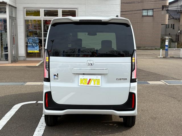 Ｎ－ＢＯＸカスタム ターボ【４ＷＤ】【届出済未使用車】【純正８インチナビ】　【衝突軽減＆レーンアシスト】レーダークルコン　両側電動スライドドア　コーナーセンサー　フルセグ　バックカメラ　Ｂｌｕｅｔｏｏｔｈ再生　シートヒーター　ハーブレザーシート　ＬＥＤオートライト　純正アルミ（55枚目）