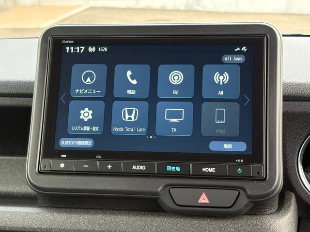 Ｎ－ＢＯＸカスタム ターボ【４ＷＤ】【届出済未使用車】【純正８インチナビ】　【衝突軽減＆レーンアシスト】レーダークルコン　両側電動スライドドア　コーナーセンサー　フルセグ　バックカメラ　Ｂｌｕｅｔｏｏｔｈ再生　シートヒーター　ハーブレザーシート　ＬＥＤオートライト　純正アルミ（4枚目）