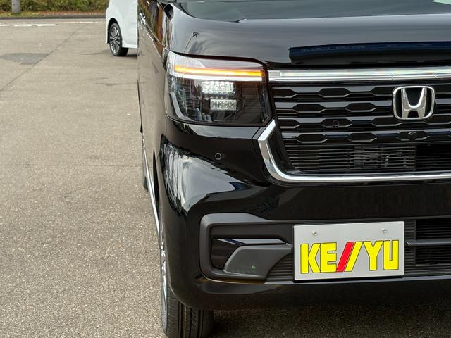 Ｎ－ＢＯＸカスタム ターボ【４ＷＤ】【届出済未使用車】【純正８インチナビ】　【衝突軽減＆レーンアシスト】レーダークルコン　両側電動スライドドア　コーナーセンサー　フルセグ　バックカメラ　Ｂｌｕｅｔｏｏｔｈ再生　シートヒーター　ハーブレザーシート　ＬＥＤオートライト　純正アルミ（10枚目）