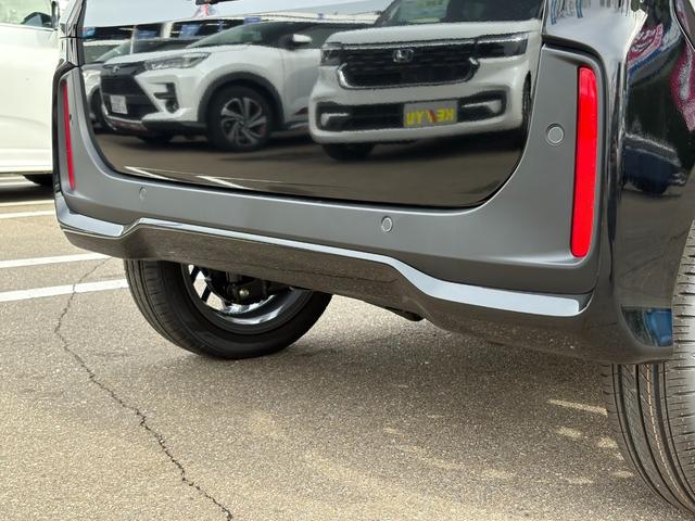 Ｎ－ＢＯＸカスタム ターボ【４ＷＤ】【届出済未使用車】【純正８インチナビ】　【衝突軽減＆レーンアシスト】レーダークルコン　両側電動スライドドア　コーナーセンサー　フルセグ　バックカメラ　Ｂｌｕｅｔｏｏｔｈ再生　シートヒーター　ハーブレザーシート　ＬＥＤオートライト　純正アルミ（11枚目）