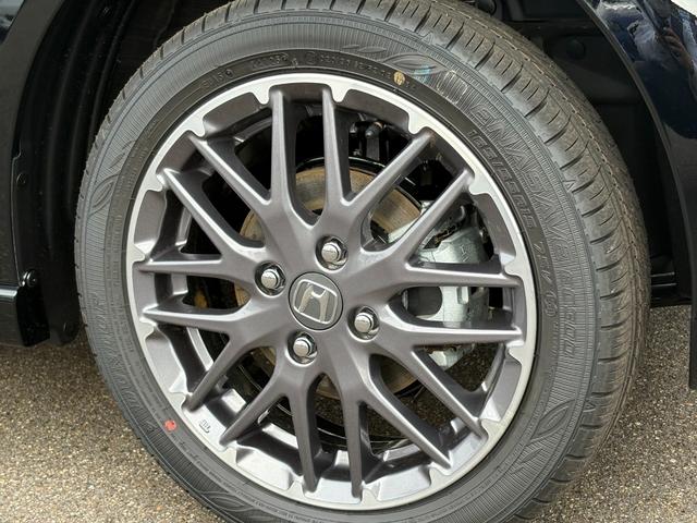 Ｎ－ＢＯＸカスタム ターボ【４ＷＤ】【届出済未使用車】【純正８インチナビ】　【衝突軽減＆レーンアシスト】レーダークルコン　両側電動スライドドア　コーナーセンサー　フルセグ　バックカメラ　Ｂｌｕｅｔｏｏｔｈ再生　シートヒーター　ハーブレザーシート　ＬＥＤオートライト　純正アルミ（12枚目）