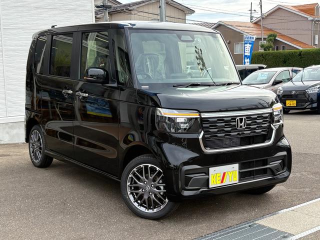 Ｎ－ＢＯＸカスタム ターボ【４ＷＤ】【届出済未使用車】【純正８インチナビ】　【衝突軽減＆レーンアシスト】レーダークルコン　両側電動スライドドア　コーナーセンサー　フルセグ　バックカメラ　Ｂｌｕｅｔｏｏｔｈ再生　シートヒーター　ハーブレザーシート　ＬＥＤオートライト　純正アルミ（18枚目）