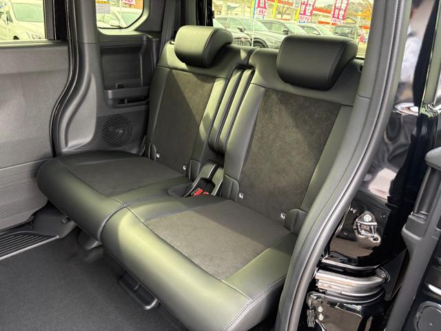 Ｎ－ＢＯＸカスタム ターボ【４ＷＤ】【届出済未使用車】【純正８インチナビ】　【衝突軽減＆レーンアシスト】レーダークルコン　両側電動スライドドア　コーナーセンサー　フルセグ　バックカメラ　Ｂｌｕｅｔｏｏｔｈ再生　シートヒーター　ハーブレザーシート　ＬＥＤオートライト　純正アルミ（28枚目）