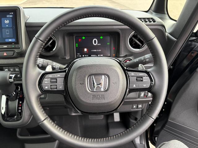 Ｎ－ＢＯＸカスタム ターボ【４ＷＤ】【届出済未使用車】【純正８インチナビ】　【衝突軽減＆レーンアシスト】レーダークルコン　両側電動スライドドア　コーナーセンサー　フルセグ　バックカメラ　Ｂｌｕｅｔｏｏｔｈ再生　シートヒーター　ハーブレザーシート　ＬＥＤオートライト　純正アルミ（32枚目）