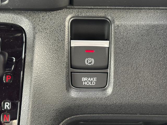 Ｎ－ＢＯＸカスタム ターボ【４ＷＤ】【届出済未使用車】【純正８インチナビ】　【衝突軽減＆レーンアシスト】レーダークルコン　両側電動スライドドア　コーナーセンサー　フルセグ　バックカメラ　Ｂｌｕｅｔｏｏｔｈ再生　シートヒーター　ハーブレザーシート　ＬＥＤオートライト　純正アルミ（38枚目）