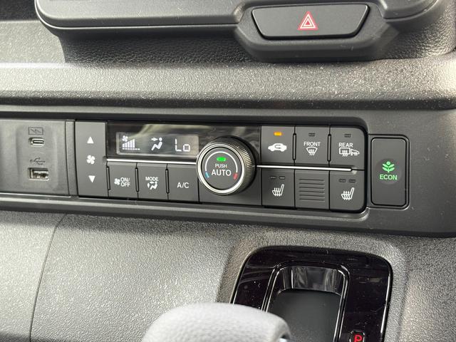 Ｎ－ＢＯＸカスタム ターボ【４ＷＤ】【届出済未使用車】【純正８インチナビ】　【衝突軽減＆レーンアシスト】レーダークルコン　両側電動スライドドア　コーナーセンサー　フルセグ　バックカメラ　Ｂｌｕｅｔｏｏｔｈ再生　シートヒーター　ハーブレザーシート　ＬＥＤオートライト　純正アルミ（39枚目）