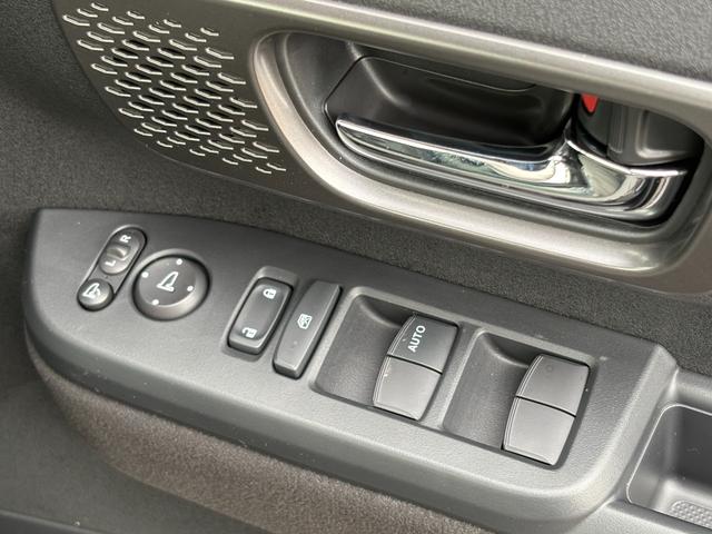 Ｎ－ＢＯＸカスタム ターボ【４ＷＤ】【届出済未使用車】【純正８インチナビ】　【衝突軽減＆レーンアシスト】レーダークルコン　両側電動スライドドア　コーナーセンサー　フルセグ　バックカメラ　Ｂｌｕｅｔｏｏｔｈ再生　シートヒーター　ハーブレザーシート　ＬＥＤオートライト　純正アルミ（41枚目）