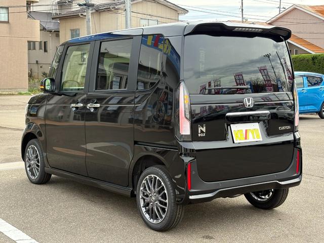 Ｎ－ＢＯＸカスタム ターボ【４ＷＤ】【届出済未使用車】【純正８インチナビ】　【衝突軽減＆レーンアシスト】レーダークルコン　両側電動スライドドア　コーナーセンサー　フルセグ　バックカメラ　Ｂｌｕｅｔｏｏｔｈ再生　シートヒーター　ハーブレザーシート　ＬＥＤオートライト　純正アルミ（59枚目）