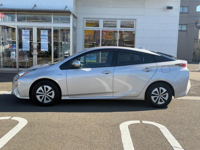 プリウス A【4WD】【禁煙車】【寒冷地仕様】【AC100V電源】 衝突軽減 ブラインドスポットモニター 純正ナビ バックカメラ Bluetooth再生 ETC コーナーセンサー ヘッドアップディスプレイ 追従クルコン LEDオートライト パーキングアシスト ドラレコ(19枚目)