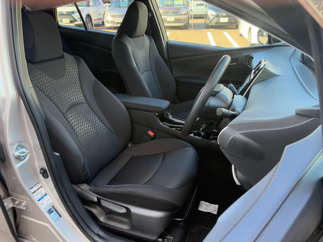 プリウス A【4WD】【禁煙車】【寒冷地仕様】【AC100V電源】 衝突軽減 ブラインドスポットモニター 純正ナビ バックカメラ Bluetooth再生 ETC コーナーセンサー ヘッドアップディスプレイ 追従クルコン LEDオートライト パーキングアシスト ドラレコ(24枚目)