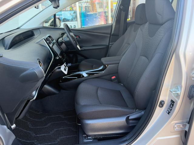 プリウス A【4WD】【禁煙車】【寒冷地仕様】【AC100V電源】 衝突軽減 ブラインドスポットモニター 純正ナビ バックカメラ Bluetooth再生 ETC コーナーセンサー ヘッドアップディスプレイ 追従クルコン LEDオートライト パーキングアシスト ドラレコ(28枚目)