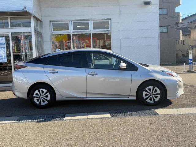 プリウス A【4WD】【禁煙車】【寒冷地仕様】【AC100V電源】 衝突軽減 ブラインドスポットモニター 純正ナビ バックカメラ Bluetooth再生 ETC コーナーセンサー ヘッドアップディスプレイ 追従クルコン LEDオートライト パーキングアシスト ドラレコ(53枚目)