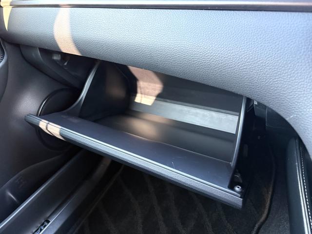 ハリアー エレガンス GRスポーツ【4WD】【禁煙車】【サンルーフ】 【大阪仕入れ】アルパイン9型ナビ フルセグ バックカメラ Bluetooth再生 ETC 衝突軽減&レーダークルコン レーンアシスト 電動ハーフレザーシート ブレーキホールド LEDオートライト(46枚目)