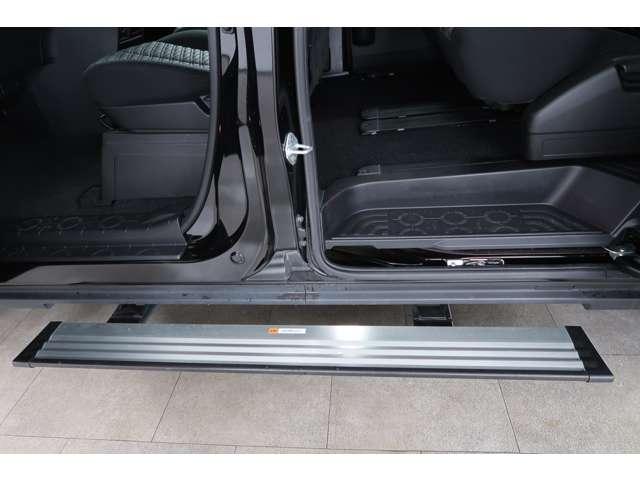 デリカＤ：５ Ｐ　８人乗　禁煙車　１０．１型ナビ　後席モニター（4枚目）
