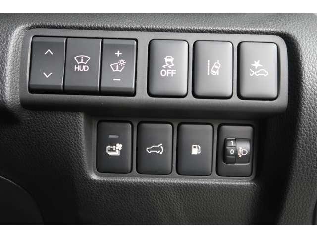 エクリプスクロスＰＨＥＶ Ｐ　禁煙　スマホ連携８型ナビ　電動サンルーフ（14枚目）