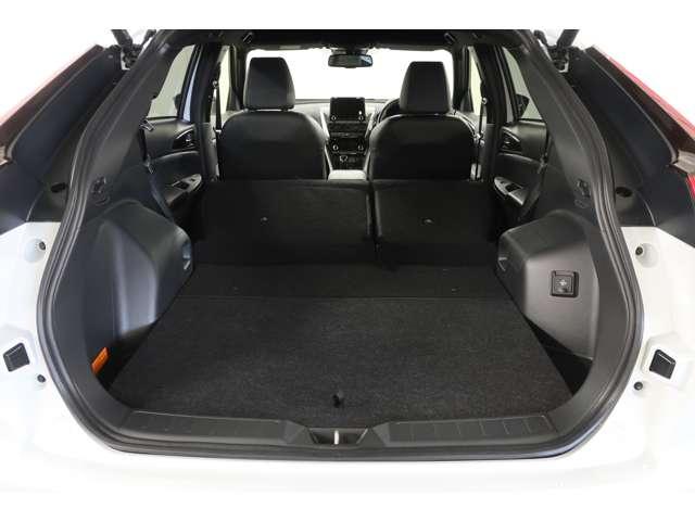 エクリプスクロスＰＨＥＶ Ｐ　禁煙　社有車　スマホ連携８型ナビ　フルセ（12枚目）
