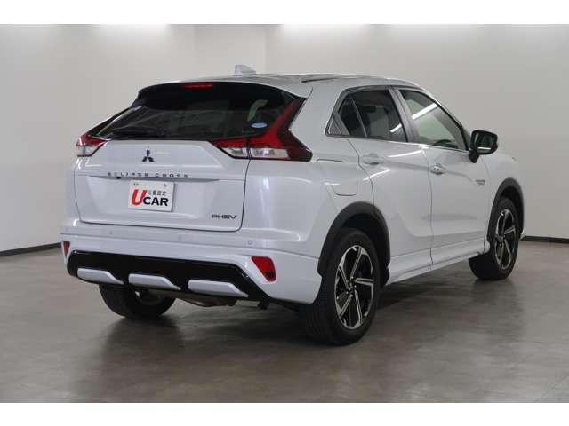 エクリプスクロスＰＨＥＶ Ｐ　禁煙車　スマホ連携ナビ　ライトグレー本革（6枚目）