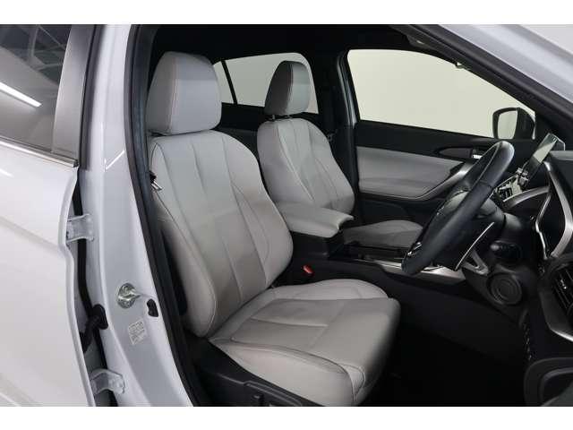 エクリプスクロスＰＨＥＶ Ｐ　禁煙車　スマホ連携ナビ　ライトグレー本革（8枚目）