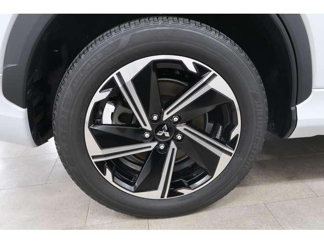エクリプスクロスＰＨＥＶ Ｐ　禁煙車　スマホ連携ナビ　ライトグレー本革（19枚目）