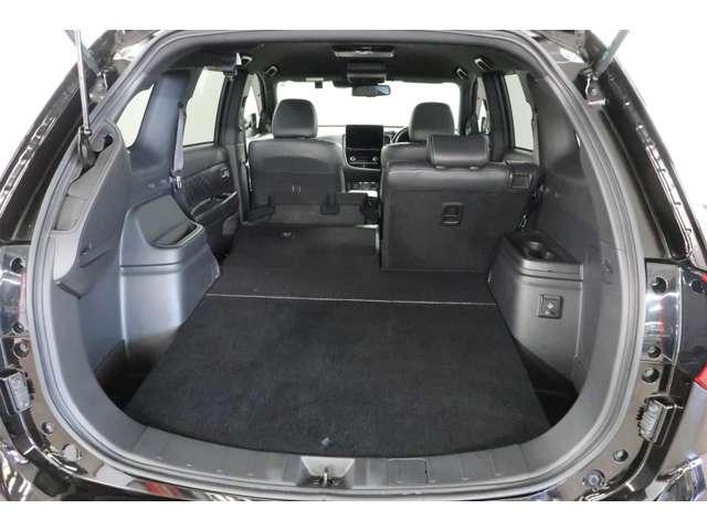 アウトランダーＰＨＥＶ Ｇプレミアムパッケージ　禁煙　１１型ナビ＋後席モニター　ドラレコ（10枚目）