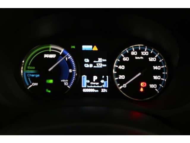 アウトランダーＰＨＥＶ Ｇプレミアムパッケージ　禁煙　１１型ナビ＋後席モニター　ドラレコ（11枚目）