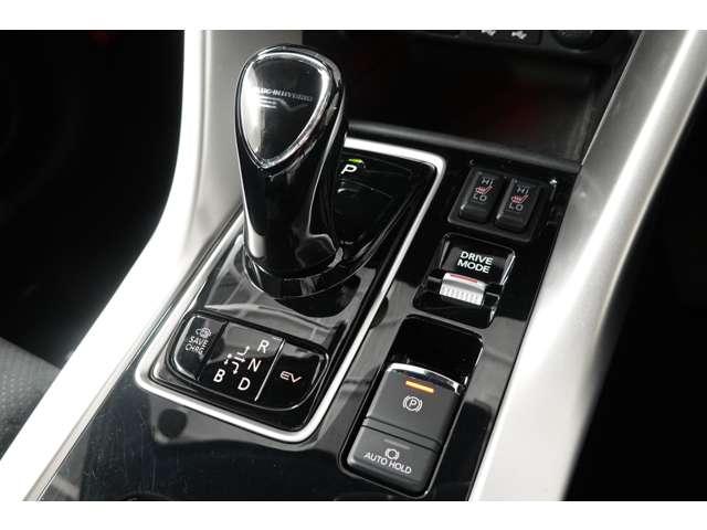 エクリプスクロスＰＨＥＶ Ｐ　禁煙　スマホ連携８型ナビ　電動サンルーフ（14枚目）