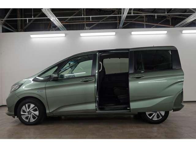 フリードハイブリッド ハイブリッド・Ｇホンダセンシング　２ＷＤ　６人乗り　禁煙車　メモリーナビ　ＥＴＣ（18枚目）