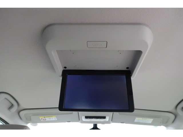 セレナ ハイウェイスターＶ　２ＷＤ　８人乗り　禁煙車　１０型ナビ＋後席モニ（3枚目）