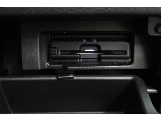 セレナ ハイウェイスターＶ　２ＷＤ　８人乗り　禁煙車　１０型ナビ＋後席モニ（4枚目）