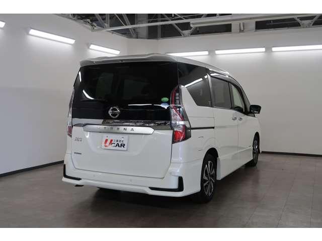 セレナ ハイウェイスターＶ　２ＷＤ　８人乗り　禁煙車　１０型ナビ＋後席モニ（6枚目）