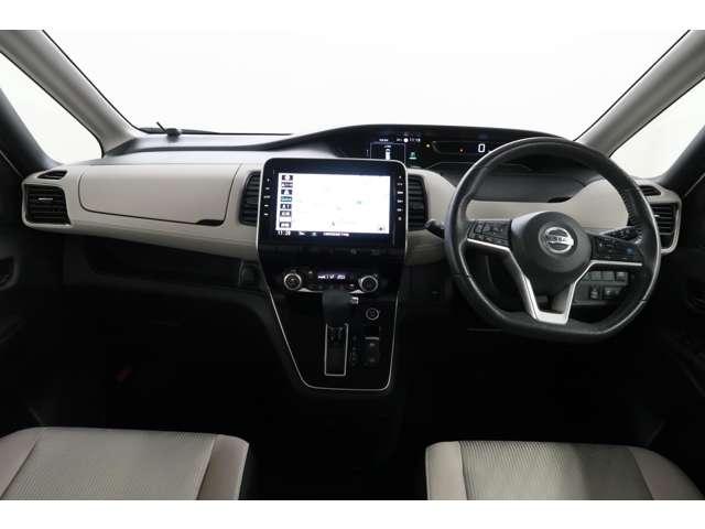 セレナ ハイウェイスターＶ　２ＷＤ　８人乗り　禁煙車　１０型ナビ＋後席モニ（7枚目）