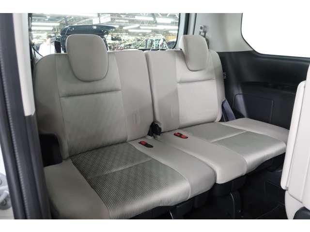 セレナ ハイウェイスターＶ　２ＷＤ　８人乗り　禁煙車　１０型ナビ＋後席モニ（10枚目）