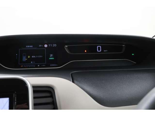 セレナ ハイウェイスターＶ　２ＷＤ　８人乗り　禁煙車　１０型ナビ＋後席モニ（12枚目）