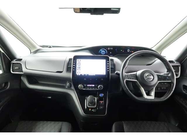 セレナ ｅ－パワー　ハイウェイスターＶ　７人乗り　禁煙車　１０型ナビ＋後席　両側電動（7枚目）