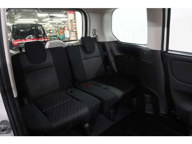 セレナ ｅ－パワー　ハイウェイスターＶ　７人乗り　禁煙車　１０型ナビ＋後席　両側電動（9枚目）