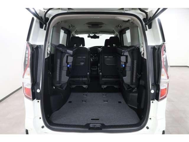 セレナ ｅ－パワー　ハイウェイスターＶ　７人乗り　禁煙車　１０型ナビ＋後席　両側電動（10枚目）