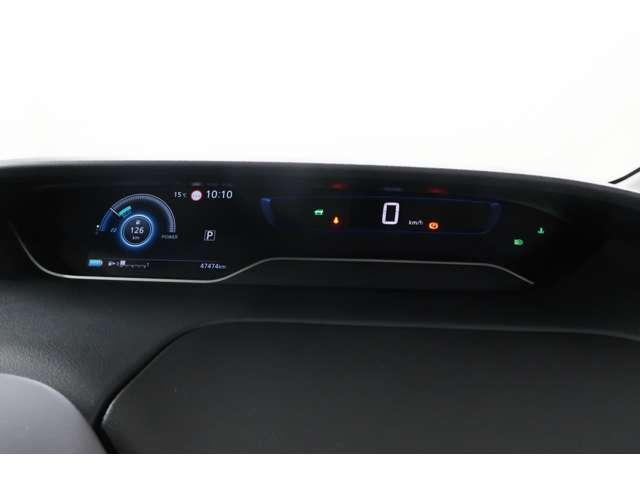 セレナ ｅ－パワー　ハイウェイスターＶ　７人乗り　禁煙車　１０型ナビ＋後席　両側電動（11枚目）