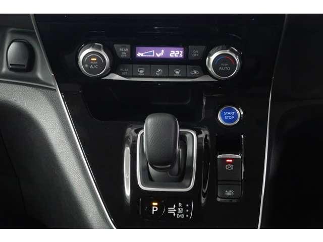 セレナ ｅ－パワー　ハイウェイスターＶ　７人乗り　禁煙車　１０型ナビ＋後席　両側電動（12枚目）