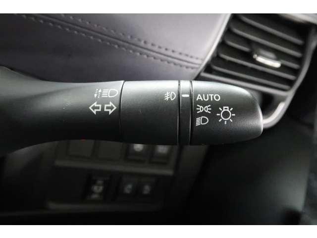 セレナ ｅ－パワー　ハイウェイスターＶ　７人乗り　禁煙車　１０型ナビ＋後席　両側電動（15枚目）