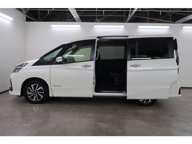 セレナ ｅ－パワー　ハイウェイスターＶ　７人乗り　禁煙車　１０型ナビ＋後席　両側電動（18枚目）