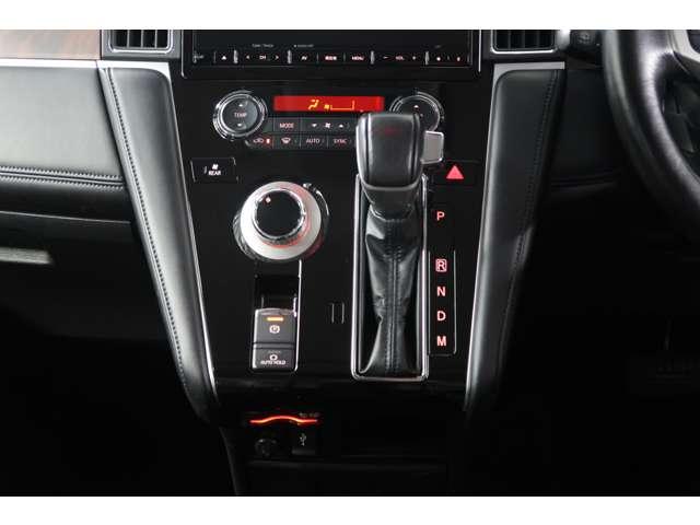 デリカＤ：５ Ｐ　７人　１０．１型ナビ＋後席モニター　本革シート（13枚目）