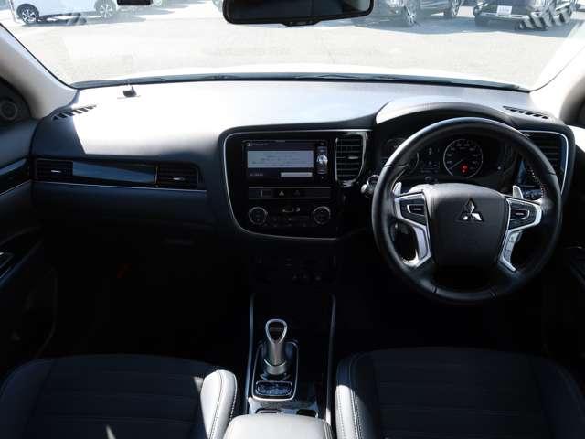 アウトランダーＰＨＥＶ Ｇ　パイオニアナビ　全周囲カメラ　電動シート（2枚目）