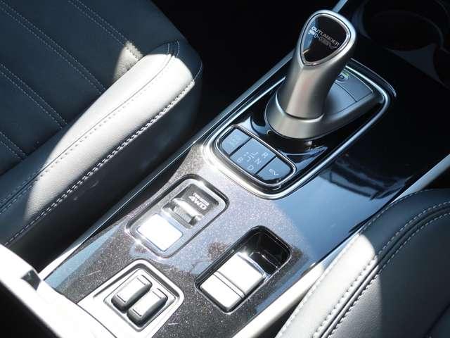 アウトランダーＰＨＥＶ Ｇ　パイオニアナビ　全周囲カメラ　電動シート（14枚目）