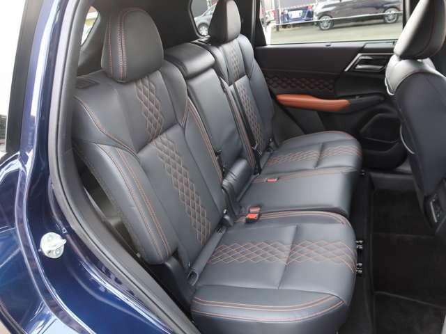 アウトランダーPHEV P 試乗車UP 禁煙車 サンルーフ 本革シート(9枚目)