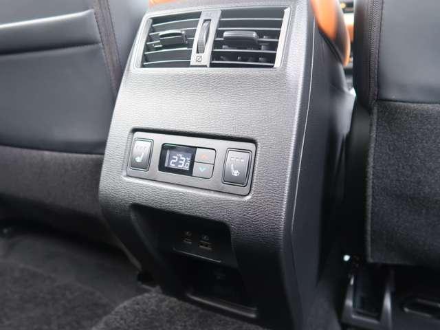 アウトランダーPHEV P 試乗車UP 禁煙車 サンルーフ 本革シート(15枚目)