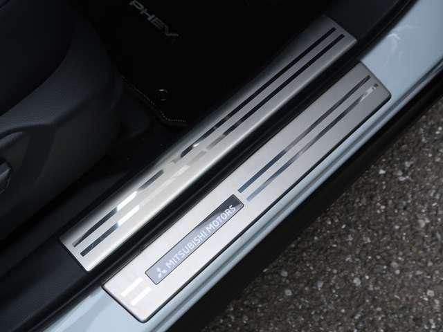 エクリプスクロスＰＨＥＶ Ｐ　スマホ連携ナビ　パノラマサンルーフ（13枚目）