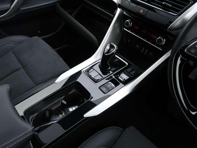 エクリプスクロスＰＨＥＶ Ｐ　スマホ連携ナビ　パノラマサンルーフ（14枚目）