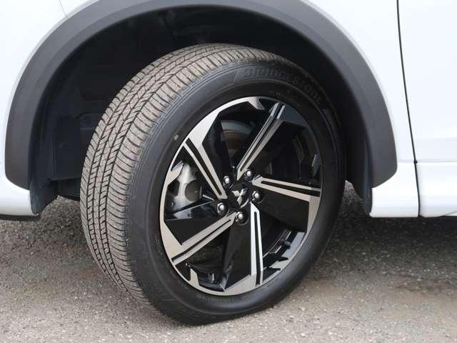 エクリプスクロスＰＨＥＶ Ｐ　スマホ連携ナビ　パノラマサンルーフ（18枚目）